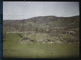 Image représentant Vue prise du château de Pujol vers le nord, paysage des grottes du coté du Tuc d'Audouber