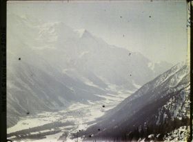 Image représentant France, Les Alpes Vue prise de la Flégère (1877m)  en l'aige du goûter, en 1er pl. à dr., pentes du Brévent.