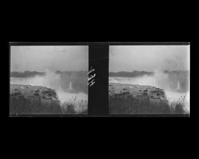 Image représentant Vue sur la chute canadienne "du Fer à Cheval" prise du coté américain