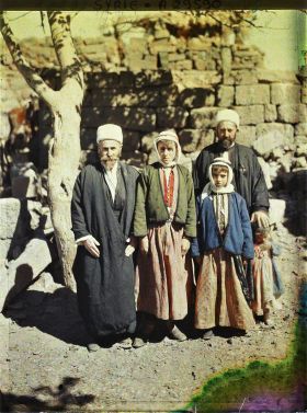 Image représentant Le cheikh Ahmed El Agery, son fils, son frère et son neveu