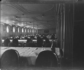 Image représentant Une salle de restaurant des 2emes classes ou 1eres classes