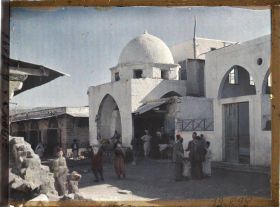 Image représentant Dans une rue de la ville