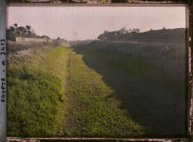 Image représentant Canal cultivé pendant la saison seiche