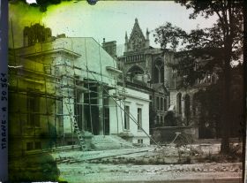 Image représentant France, Reims, Façade de la Bibliothèque et Cathédrale