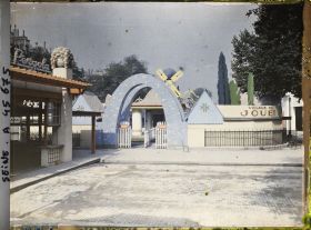 Image représentant L'Exposition des arts décoratifs, Entrée du Village du Jouet, quai d'Orsay, emplacement square Favert
