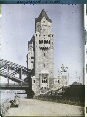 Image représentant Les tours de l'entrée du grand Pont