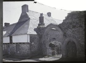 Image représentant Une ferme installée dans un ancien monastère