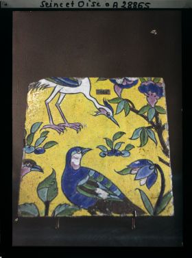 Image représentant Carreau à décor de héron et de perdrix, collections de céramiques d'Iran du musée de Sèvres
