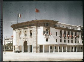 Image représentant La banque d'État du Maroc sur l'avenue du Dar el-Makhzen