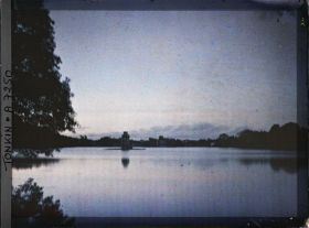 Image représentant Le Petit Lac au crépuscule