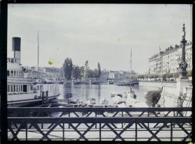 Image représentant Le bateau à vapeur Général Dufour à l'embarcadère du quai du Mont-Blanc