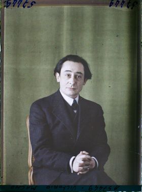 Image représentant Monsieur  https://musee-albert-kahn.s-museum.fr/home/NWQ2OTAwYzNmYjZlZTk1ZWQwODJmMjY4L2dlbmVyaWMtbm90aWNlLXRhYi9hdXRob3JpdHkvNjE3YTc5ZjVjZjhiODk2OGIzMzM3ZDIx/5d6900c3fb6ee95ed082f268/generic-notice-tab/authority/617a79ebcf8b8968b3337319 Victorio Macho