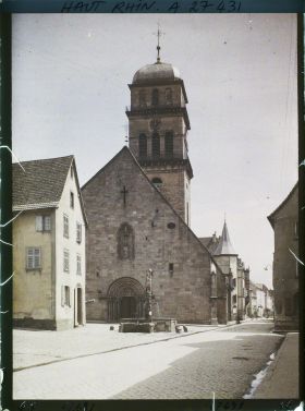 Image représentant France, Kaysersberg, L'Eglise et la vieille fontaine