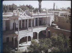 Image représentant Cour et façade intérieure d'une riche maison arménienne