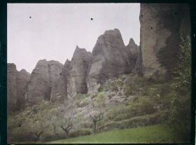Image représentant Les Rochers du village