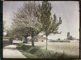 Image représentant France , Montigny-le-Bretonneux, Entrée de Montigny, vue de la route de Trappes à Neauphle-le-Château