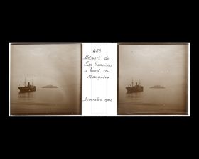 Image représentant Un navire dans la baie vu au moment du départ du Mongolia