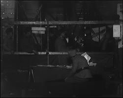 Image représentant Démobilisation dans les casernes, magasin de « déshabillement »