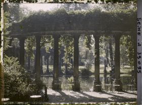 Image représentant Colonnade dans le parc Monceau, la Naumachie