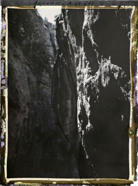 Image représentant Algérie, Constantine, Au fond des gorges, Effet de lumière