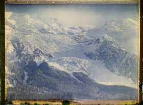 Image représentant France, Les Alpes -Vallée de Chamonix  Vue gle du glacier des Bossons, le Mt Blanc, à g. aige du Midi, à dr. dôme du Goûter