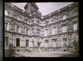 Image représentant La cour de l'Hôtel d'Assézat, actuelle fondation Bemberg