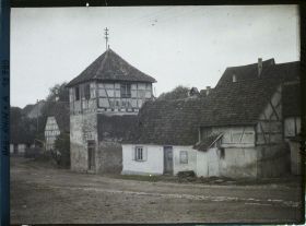 Image représentant France, Lauterbourg, La place d'en bas et le Séchoir