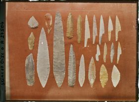 Image représentant France, St Germain- en- Laye, Musée, 1 Grattoir courbe 55030, 1 Burin 55030, 1 grattoir rond 55030, 1 grattoir rouge 54885, 1 grattoir (ocre) 54880, une pointe à bords retouchés 54880, Pointillé , une pointe à crans 54911, une autre 54913, une autre 54911, une autre (blanche et jaune ) 54913, une autre (jaune tigré) 54913, une autre grise noir 54915, une pointe à cran 54915, pointe à cran à double encoche (blanche)54910, 1 P.solutr 54912 grise , 1 P. sole 54969, 1 grattoir 54474, 1 P. sol.silex (Jaune transparent) 54973, 1 P. sl Jaspe jaune 54973, 1 P. s. 54973, Grotte du Placard