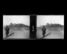 Image représentant Un marchand ambulant sur Jingshan dongdajie ("avenue à l'Est de la Montagne de la Contemplation") dans la ville impériale