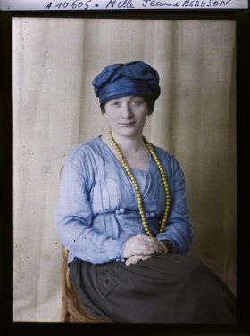 Image représentant Mademoiselle  https://musee-albert-kahn.s-museum.fr/home/NWQ2OTAwYzNmYjZlZTk1ZWQwODJmMjY4L2dlbmVyaWMtbm90aWNlLXRhYi9hdXRob3JpdHkvNjE3YTc5ZjVjZjhiODk2OGIzMzM3ZDIx/5d6900c3fb6ee95ed082f268/generic-notice-tab/authority/617a79ebcf8b8968b333688f Jeanne Bergson