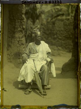 Image représentant Le chef féticheur du Serpent, prêtre au culte de Dangbé