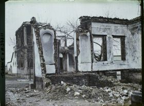 Image représentant Turquie, Magnesie, Une belle maison incendiée