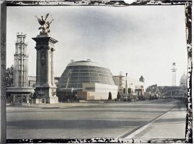 Image représentant L'Exposition internationale, le pavillon de l'Air et le parc d'attractions vus du pont Alexandre-III