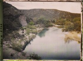 Image représentant La rivière le Gardon, vue prise du pont vers l'amont