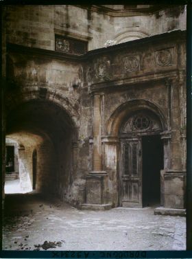 Image représentant France, Sarlat, Entrée de l'hôtel du marquis de Malleville
