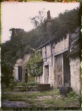Image représentant Habitation troglodyte avce cheminées