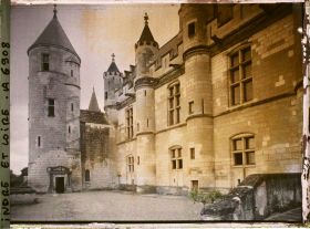 Image représentant Le donjon et la façade occidentale du logis royal du château
