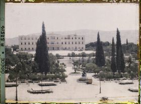 Image représentant La place de la Constitution (Place Syntagma) avec le Palais Royal (actuelle Chambre des Députés) et son jardin (Jardin Royal)