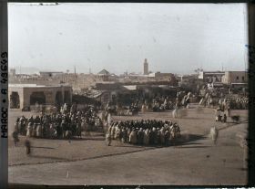 Image représentant La place Jamaâ el-Fna, vue d'une terrasse de café
