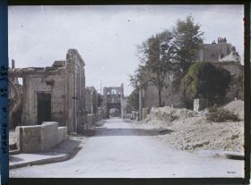 Image représentant France, Reims, Cour du Chapitre