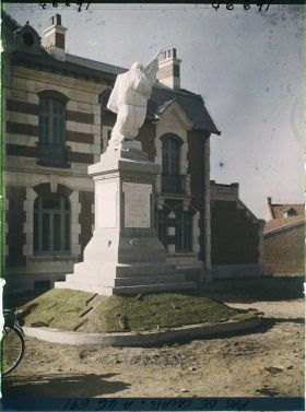Image représentant France, Thélus, Monumt aux Morts avant l'inauguration