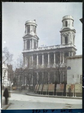 Image représentant Affiches pour les élections municipales du quartier de l'Odéon, devant Saint-Sulpice