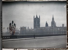 Image représentant Le parlement britannique vue depuis le pont de Westminster