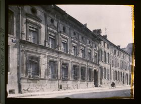 Image représentant France, St Mihiel, Maison Renaissance de la rue de Vaux, dite "Maison des Bœufs"