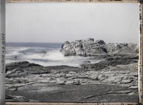 Image représentant Rochers battus par les vagues