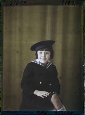 Image représentant https://musee-albert-kahn.s-museum.fr/home/NWQ2OTAwYzNmYjZlZTk1ZWQwODJmMjY4L2dlbmVyaWMtbm90aWNlLXRhYi9hdXRob3JpdHkvNjE3YTc5ZjVjZjhiODk2OGIzMzM3ZDIx/5d6900c3fb6ee95ed082f268/generic-notice-tab/authority/617a79ebcf8b8968b3337417 Mademoiselle Montigny