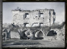 Image représentant France, Coucy le Chau, La Tour du Donjon