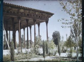 Image représentant Le Chehel Sotoun (pavillon des quarante colonnes) (1647), le portique côté jardin