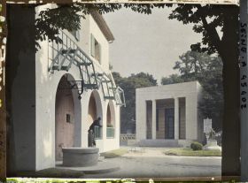 Image représentant L'Exposition des arts décoratifs, Pavillon de Provence, sur le Cours-la-Reine, Le mas