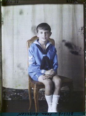 Image représentant Monsieur  https://musee-albert-kahn.s-museum.fr/home/NWQ2OTAwYzNmYjZlZTk1ZWQwODJmMjY4L2dlbmVyaWMtbm90aWNlLXRhYi9hdXRob3JpdHkvNjE3YTc5ZjVjZjhiODk2OGIzMzM3ZDIx/5d6900c3fb6ee95ed082f268/generic-notice-tab/authority/617a79ebcf8b8968b333770e Jean Rubscan